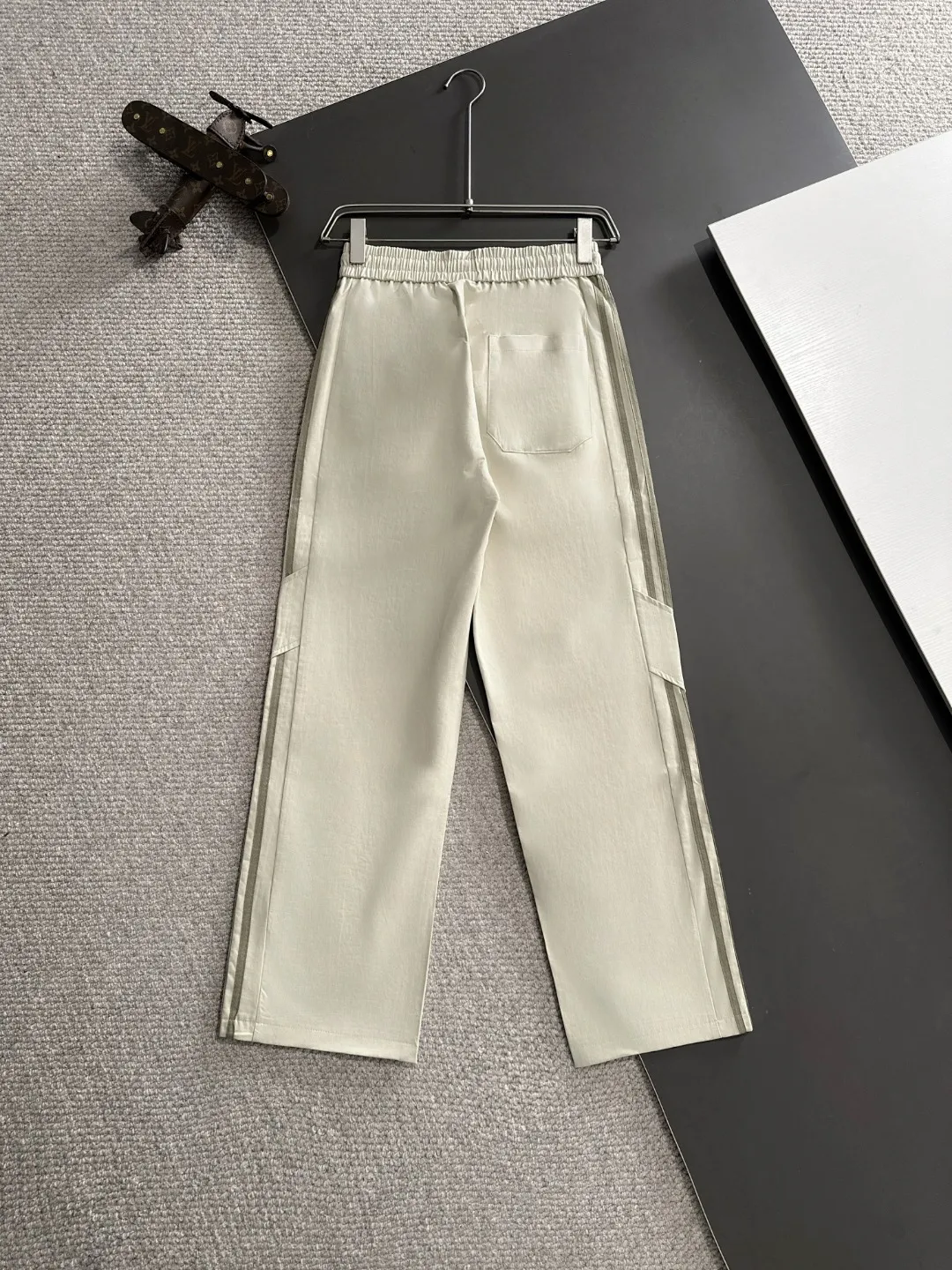 🅿️400 next day shipping Stone Island 2025 spring and summer new elastic band casual pants, thin counter custom fabrics, high breathability and comfort, impeccable details, brand element design concept, reflecting high quality. It feels delicate and soft! It presents a casual cut and the upper body shape is great! Size: M-3XL